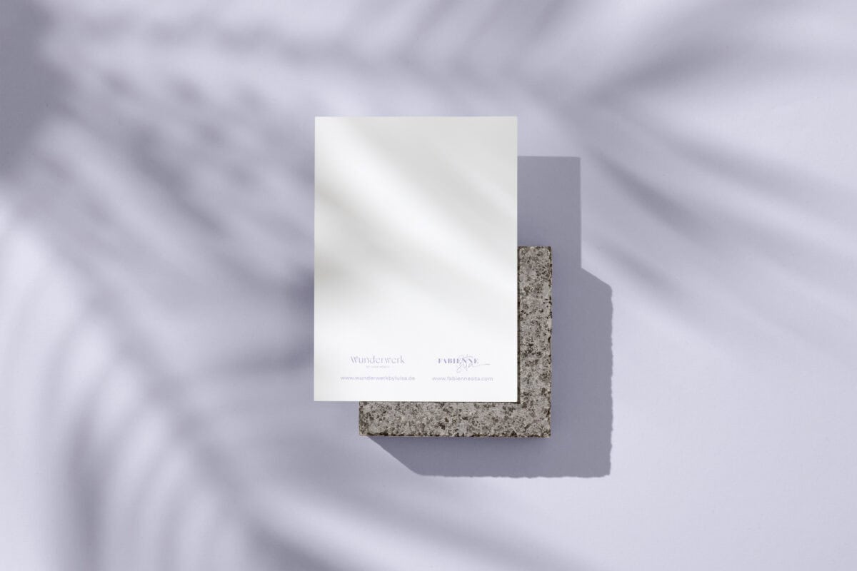 Wunderwerk Postkarten-Set ASCHE UND EDEN auf grauem Hintergrund.